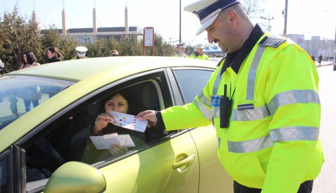 Polițiștii vor oferi mărțișoare doamnelor și domnișoarelor - 27februariepolitistimartisoare-1425053640.jpg