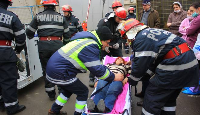 DESFĂȘURARE de FORȚE la Spitalul ISIS / Pompierii au salvat mai multe paciente / Galerie foto - 27ianuarieisissimulare9-1422360706.jpg