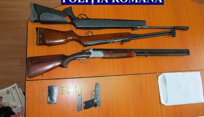 Zeci de arme confiscate de polițiștii din Constanța - 27ianuariezecidearmepolitiaconst-1422390161.jpg