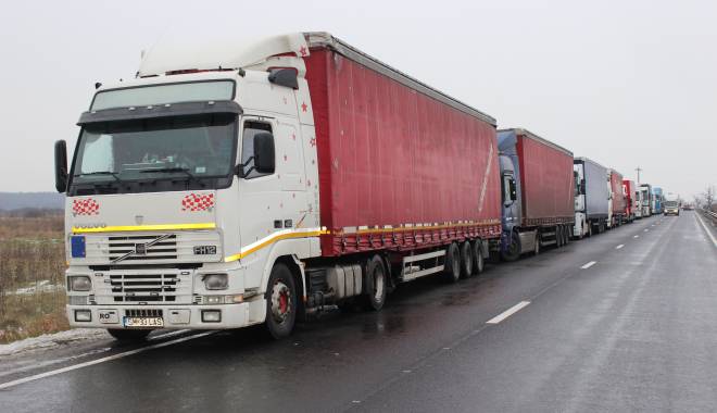 Transportatorii rutieri vor protesta și ei împotriva scumpirii poliței RCA! - 27noiembrieprotestrcasealatura-1417098481.jpg