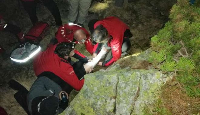 Operațiune dificilă! Turistă salvată pe timp de noapte, după o accidentare gravă - 27oct2019salvamonthunedoara-1572171251.jpg