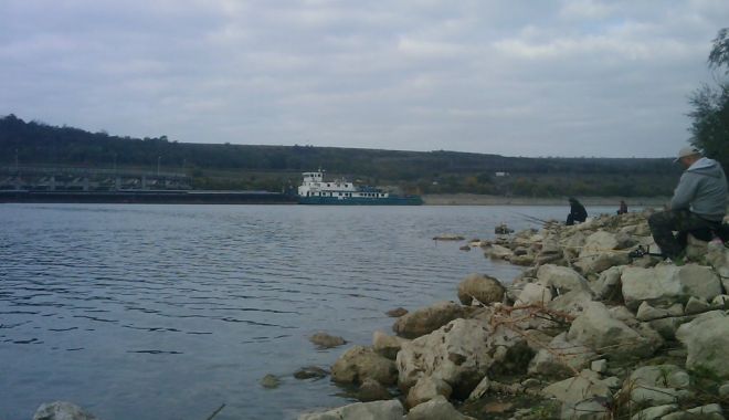 MARINAR ROMÂN, CĂUTAT ÎN CANALUL DUNĂRE-MAREA NEAGRĂ! ACESTA A CĂZUT DE LA BORDUL UNEI BARJE - 28199832-1535187328.jpg