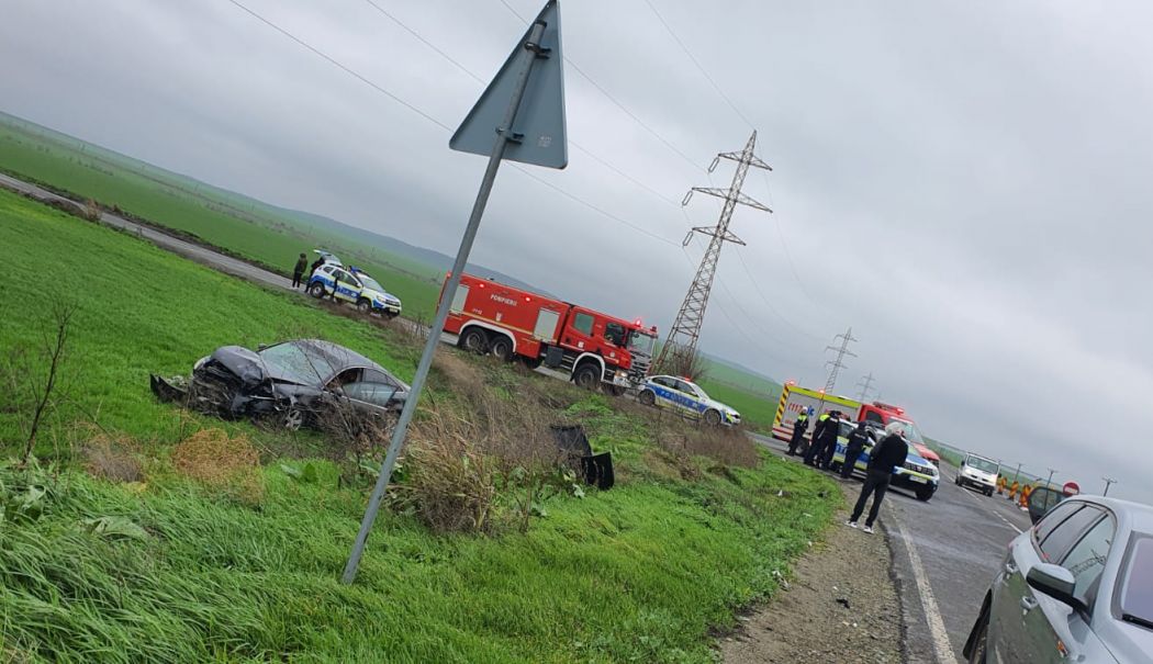 UPDATE Accident rutier grav la ieșire din localitatea Țepeș Vodă. Două victime au ajuns la spital - 2828787861294815a22f5c28b4344cf6-1765016426.jpg