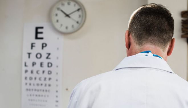 Un bărbat și o femeie, reținuți în cazul eliberării fișelor medicale pentru preschimbarea permiselor de conducere