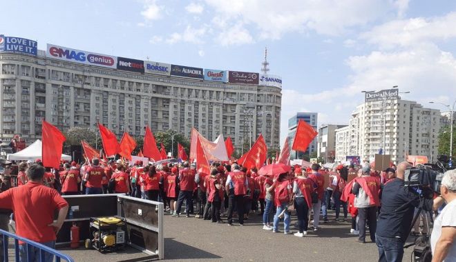 Angajații Poștei Române au ieșit în stradă, nemulțumiți de concedierile colective anunțate