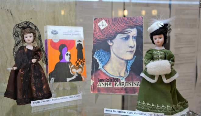 Inedită expoziție „Eroine de roman în păpuși de porțelan”, la Biblioteca Județeană