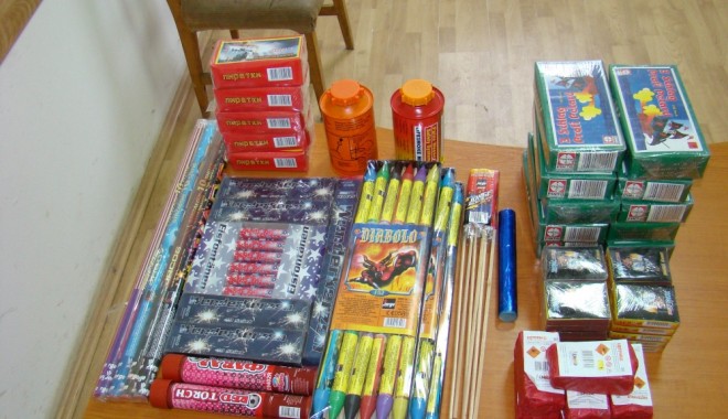 FOC DE ARTIFICII / Polițiștii ies în control: verifică dacă se vând petarde! - 28decembriefrontierapetarde13250-1384951186.jpg