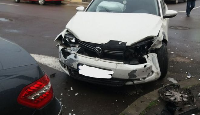 GALERIE FOTO / Accident cu patru autoturisme, în municipiul Constanța - 29345034177304134605197719778120-1522075903.jpg