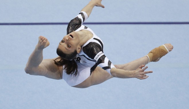 Cătălina Ponor, în centrul atenției la Tokyo - 29390991catalinaponor-1317762962.jpg
