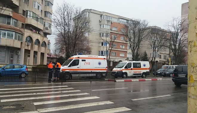 Accident rutier la Constanța. Pieton lovit pe trecere, de o ambulanță în misiune - 29527565177286670273610817012519-1522064516.jpg