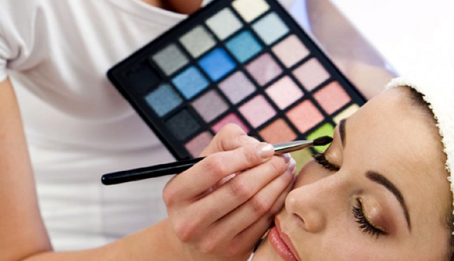 Tehnici de machiaj pentru noaptea dintre ani - 29deccosmetica-1325167878.jpg