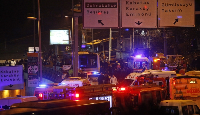 Atentate sângeroase la Istanbul.  29 de morți după explozia a două bombe, pe stadionul Beșiktaș - 29demortiinturcia-1481457318.jpg