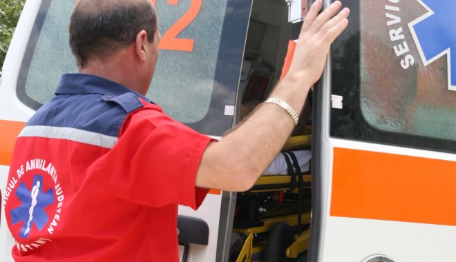 Accident TRAGIC / Trei morți în urma impactului dintre o mașină și un autocar cu 40 de copii - 29iunieaccidentcopiiambulanta3-1340957403.jpg