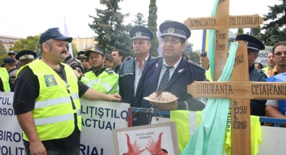 Bate vântul demisiilor în Jandarmerie, Poliție și Pompieri - 2ab022dbeba9fa9411f79e7bef88cf91.jpg