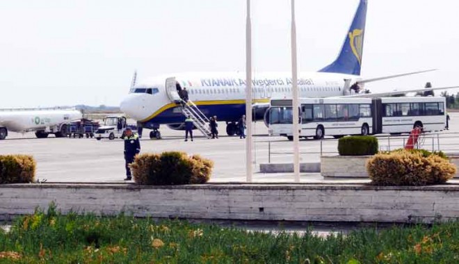 Aeroportul Mihai Kogălniceanu, deschis operării aeronavelor în condiții de iarnă - 2bc8e04525867c42dccf5bc674c2e884-1390994235.jpg