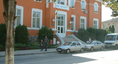 Primăriile constănțene se luptă în continuare cu dosarele de retrocedare din 2001 - 2bf8d1a826659708a87d010f056ef59c.jpg