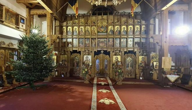 Credincioşii sunt aşteptaţi să împodobească bradul de Crăciun - 2brad5decembrie-1670266073.jpg