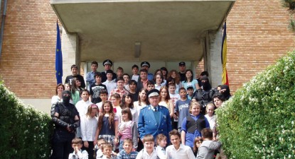 50 de elevi au vizitat, ieri, Muzeul Militar Național - 2f8720217a0765efb4d64477e772ccb9.jpg