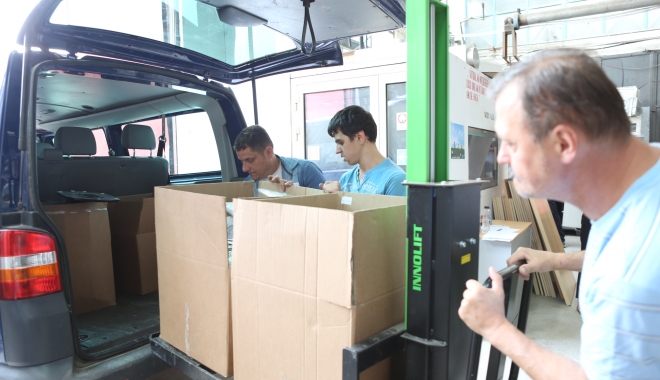 Echipamente IT, donate de Grupul Renault România în școlile și grădinițele din România - 2h8b0175-1465898478.jpg
