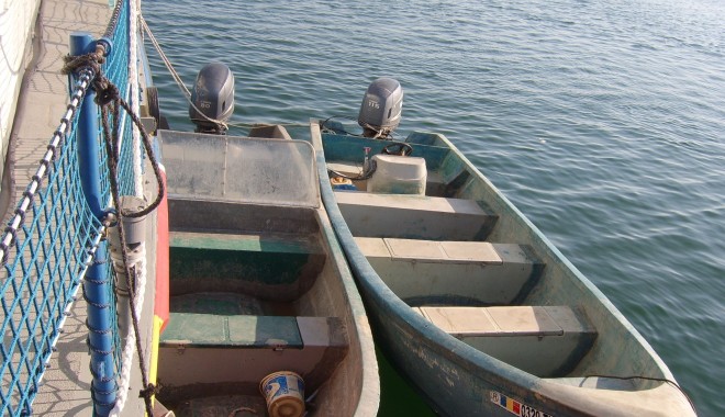 Braconieri cu poftă de calcan, prinși de Garda de Coastă - 2maibarcibraconajcalcan-1335952698.jpg