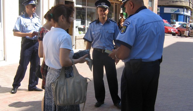 Polițiștii constănțeni, prezenți în Autogara Sud Constanța. Iată motivul - 2octombriepolitistiprevenireasfa-1412241773.jpg