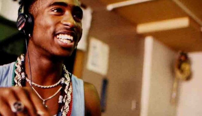 Secretul MACABRU legat de artistul 2PAC. L-au INCINERAT și i-au FUMAT cenușa! - 2pactupacshakur8398993794595-1368028689.jpg