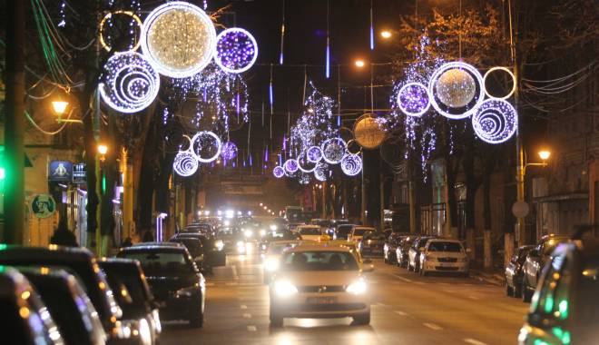 Imagini de poveste! Au fost aprinse luminițele în Constanța. Cum s-a pregătit orașul pentru Crăciun - 3-1417950152.jpg