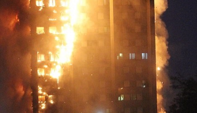 GALERIE FOTO. INCENDIU LA LONDRA / Un bloc de locuințe cu 30 de etaje cuprins de flăcări. Peste 30 de răniți - 3-1497417706.jpg