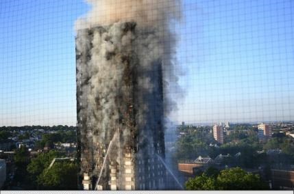 GALERIE FOTO. INCENDIU LA LONDRA / Un bloc de locuințe cu 30 de etaje cuprins de flăcări. Peste 30 de răniți - 3-1497421913.jpg