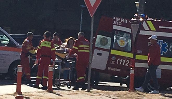 GALERIE FOTO / Accident rutier în intersecția de la Dacia. Două persoane au fost rănite - 3-1570884151.jpg