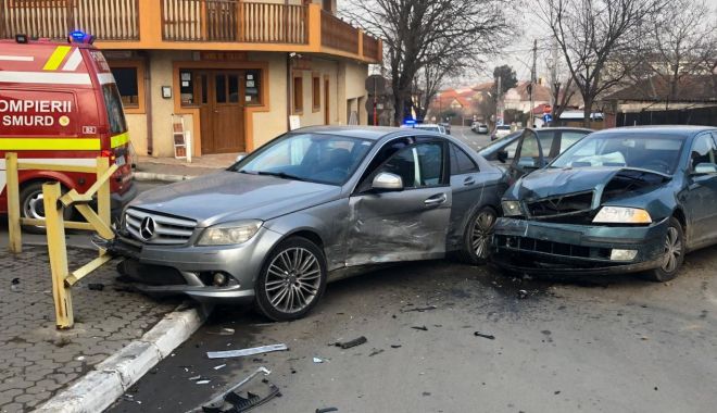 FOTO / RĂNIȚI și mașini FĂCUTE PRAF într-un accident! - 3-1580216646.jpg