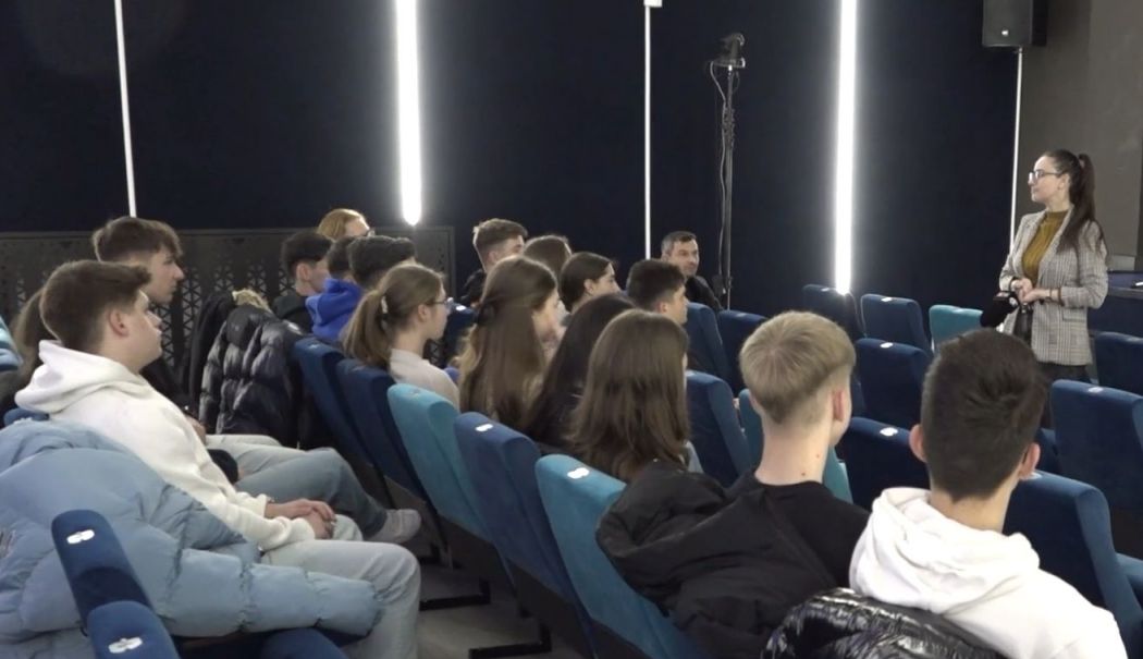 Adolescenții de la Colegiul Militar "Alexandru Ioan Cuza", tentați să devină jurnaliști