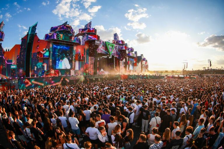Cătălin Predoiu anunţă verificări după încheierea festivalului 