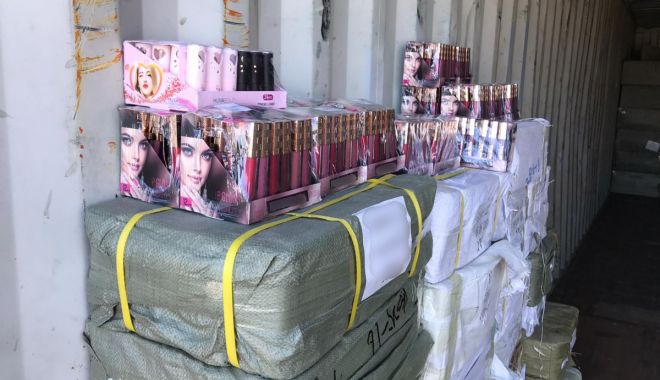 Cosmetice contrafăcute, confiscate la Constanța - 301002-1572421396.jpg