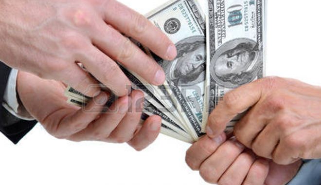 Leul câștigă la euro, dar pierde pe rupte la dolar și francul elvețian - 30300775manosdedosempresariosded-1529073162.jpg