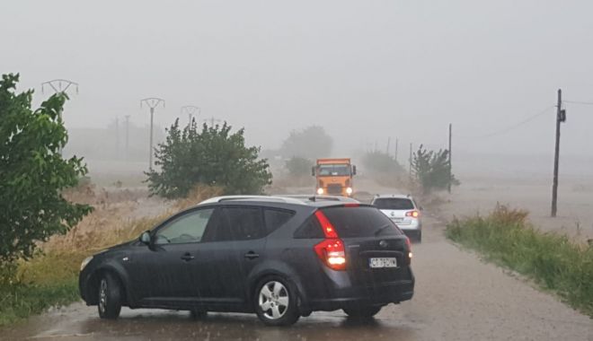 Rupere de nori în județul Constanța, drumuri inundate între Siliștea si Tortomanu - 303b87da332840c1ab37ce91a66ceadf-1600964148.jpg