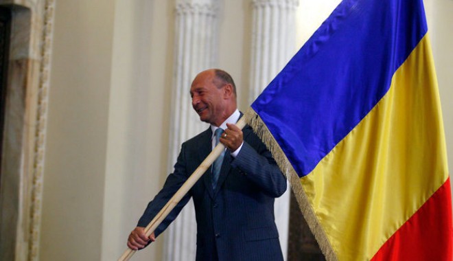Președintele Traian Băsescu îi îndeamnă pe români să arboreze și să cinstească Drapelul Național - 3091339mediafaxfotorazvanchirita-1340709141.jpg