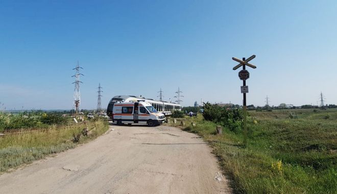 MAȘINĂ LOVITĂ DE TREN! Șoferița nu a oprit la trecerea peste calea ferată! - 30iunieaccidentferoviar-1593502210.jpg