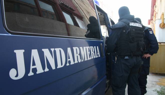 VINDEAU PE NET HAINE CONTRAFĂCUTE! POLIȚIȘTII, PE URMELE LOR - 31142-1454311695.jpg