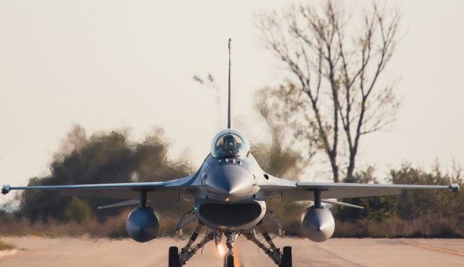 Forţele Aeriene: Zboruri de antrenament la înălţimi mici, cu avioane F-16, în sud-estul ţării - 31490596843467876884415240765349-1667898946.jpg