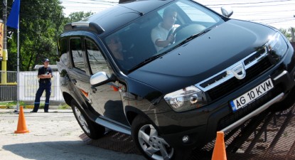 Dacia Duster dă spectacole de drive-test în Mamaia - 317d1e4c0df1ea09912e5f05c5999d7f.jpg