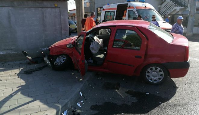 GALERIE FOTO. Accident rutier la Constanța, după ce un șofer nu a oprit la STOP - 31956556181541594181451720966349-1525598694.jpg