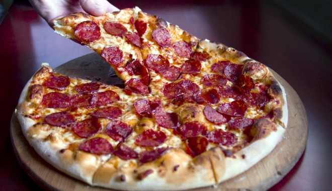 Pizza românească - 31augretetapizza-1314801311.jpg