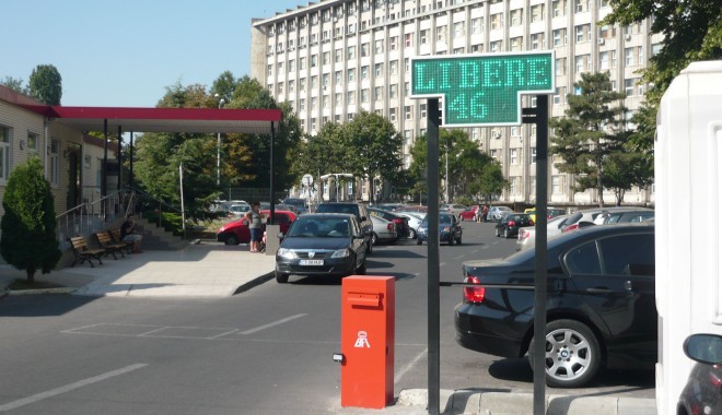 Locurile libere din parcarea Spitalului Județean, afișate pe un panou electric - 31augustpanouparcare-1314784926.jpg