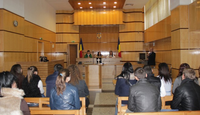 Ce faci dacă nu ai bani pentru avocat - 31octfondavocat-1383242640.jpg