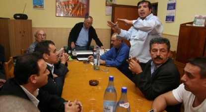 Angajații RATC dau vina pe conducerea sindicatului pentru problemele salariale - 3208ff3ee150fa0918cd46d2c0dddc1c.jpg