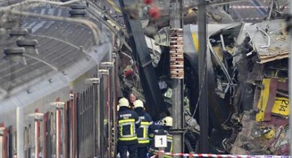 Zeci de persoane și-au pierdut viața într-un accident feroviar produs în Belgia - 32d190bcd0ea91b5464b3d6b3d302c7b.jpg
