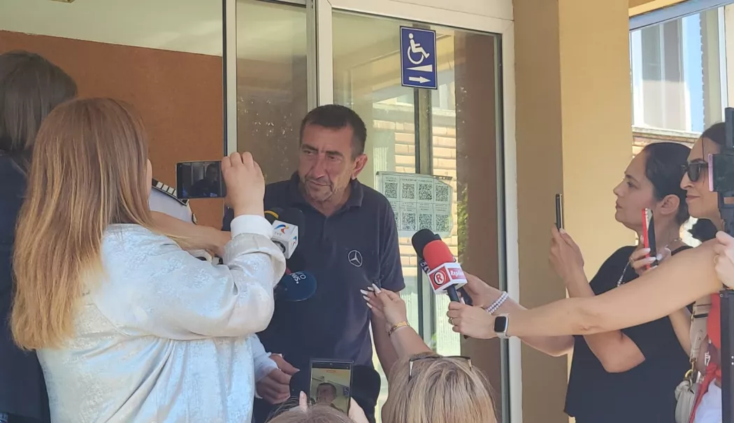 Foto - Șoferul de TIR care a lovit mai multe mașini și a rupt un stâlp în Constanța a fost adus la audieri