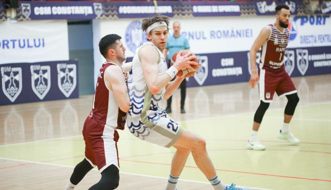 Victorie la limită pentru baschetbaliştii de la CSM Constanţa. Rapid nu a rezistat în Sala Sporturilor