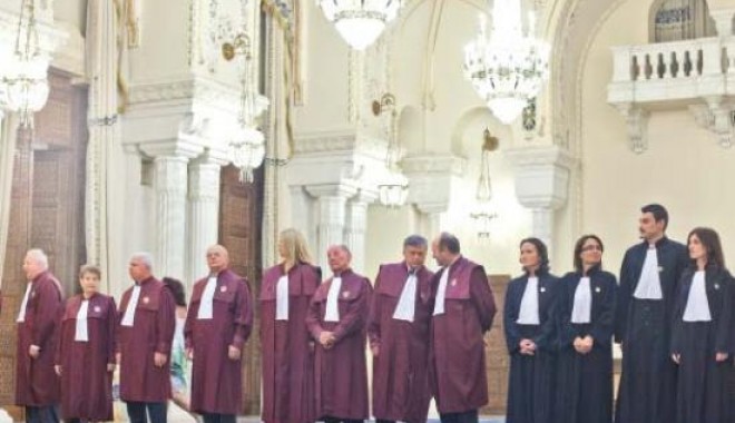 Guvernul nu a răspuns solicitării de a comunica numărul celor din listele electorale permanente - 33942curteaconstitutionala1-1345646637.jpg